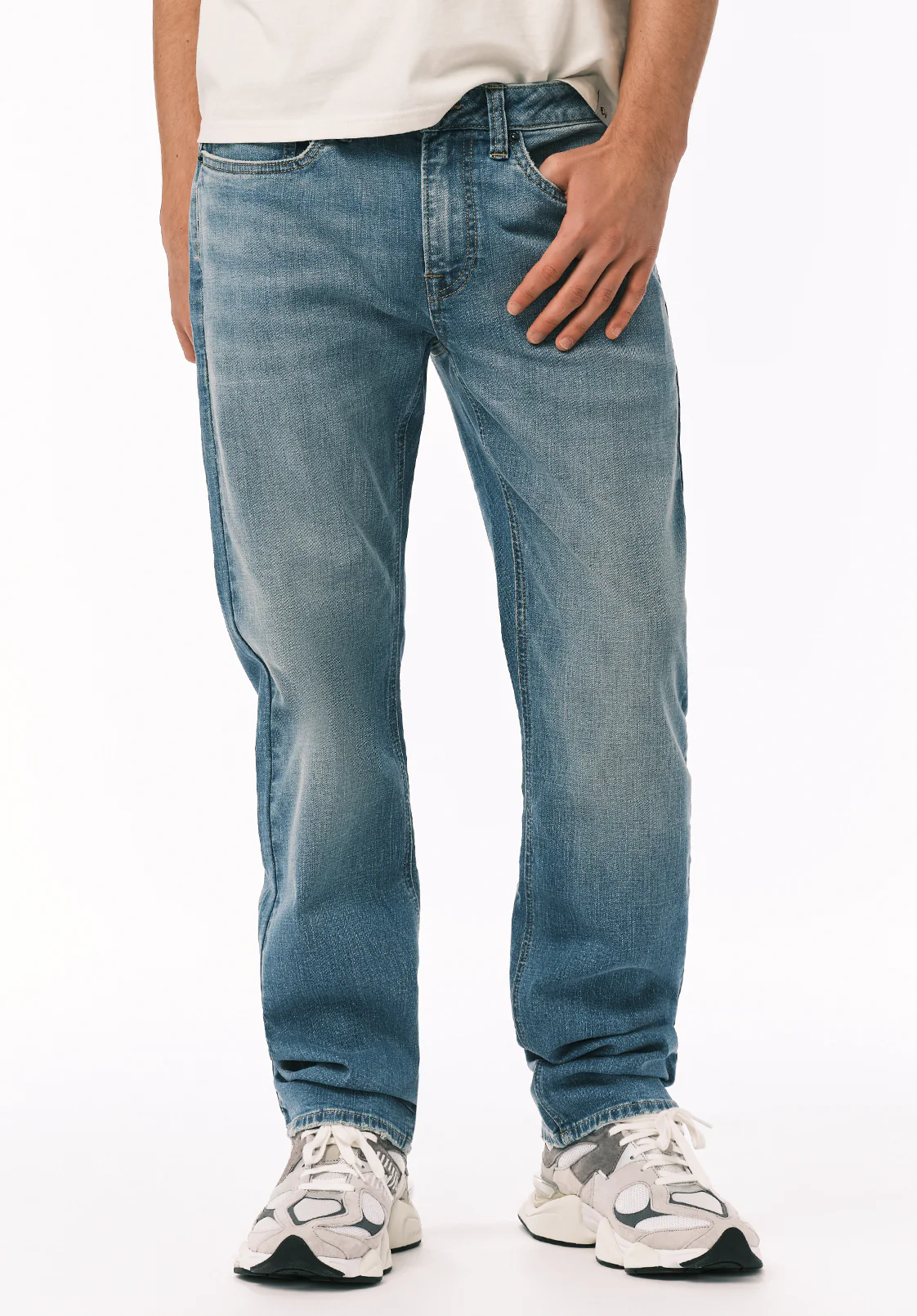 Relaxed Straight Driven Men’s Jeans, Whiskered and Crinkled - BM26138 - Image 2