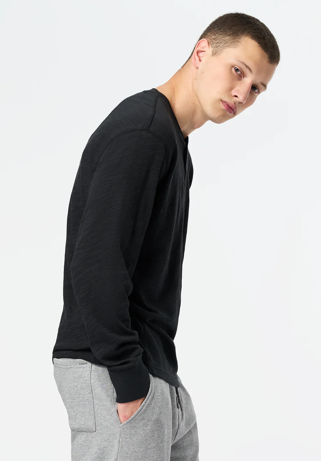 Kandid Men's Long-Sleeve Relaxed Henley Top, Black - BM24660 - Image 2