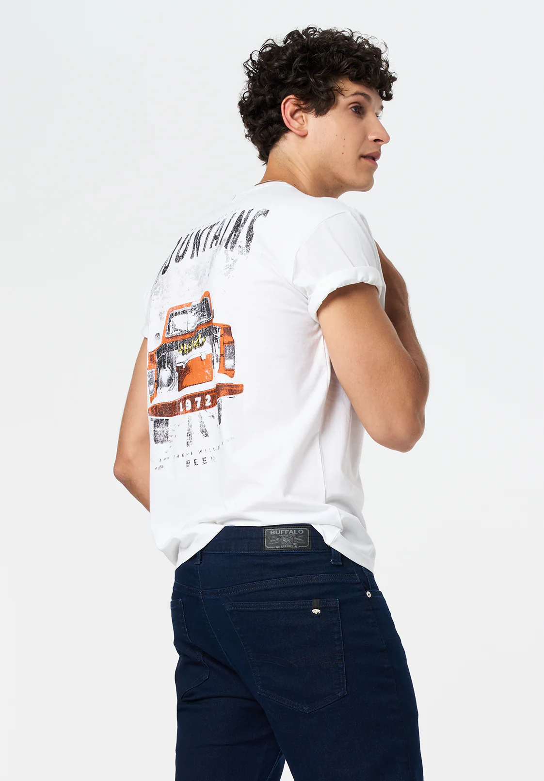 Tobin Men's Graphic T-Shirt with Truck and Beer Print, Optic White - BM24703 - Image 2
