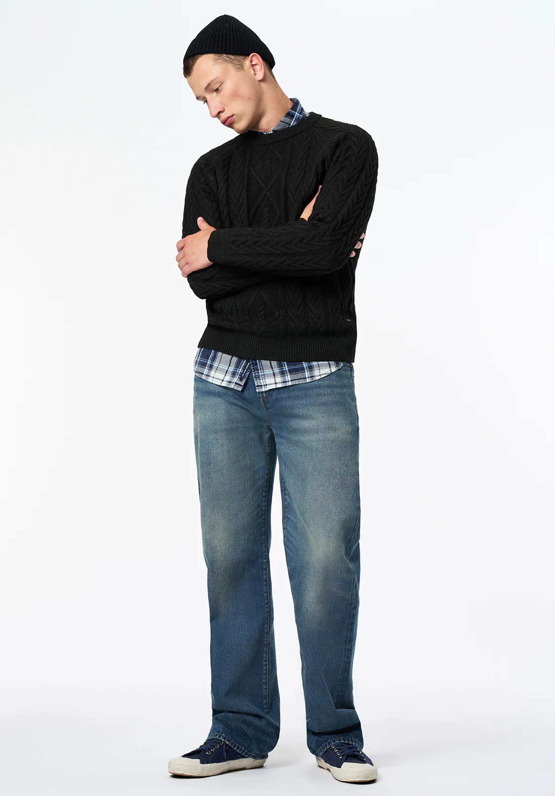 Walder Men's Relaxed Cable Knit Sweater, Black - BM24771